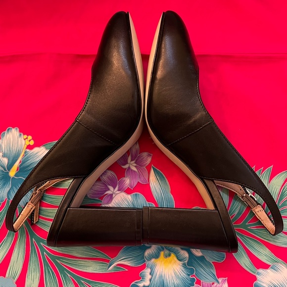 WALKING  CRADLES Michaela leather slingback pump.  Black. size 8.5 WW Like new. - Picture 11 of 12